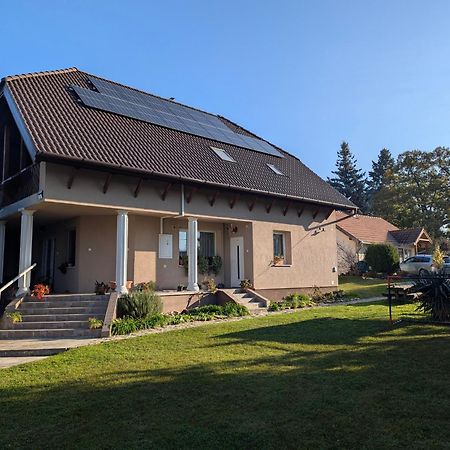 Viragos Apartman Balatonszárszó Exterior foto