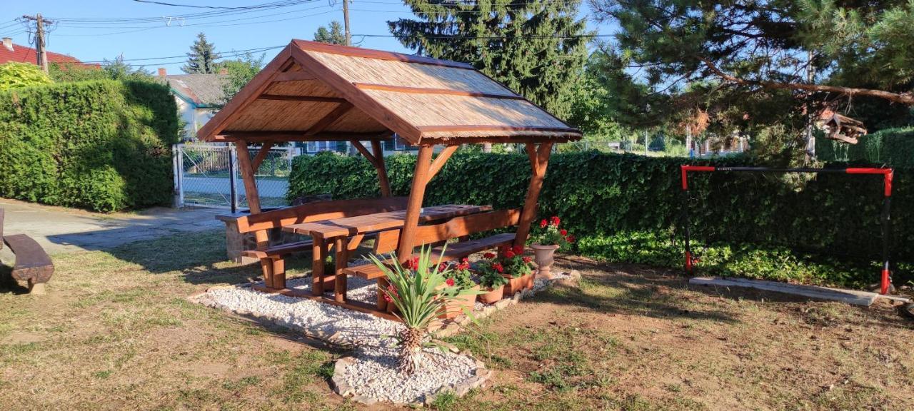 Viragos Apartman Balatonszárszó Exterior foto