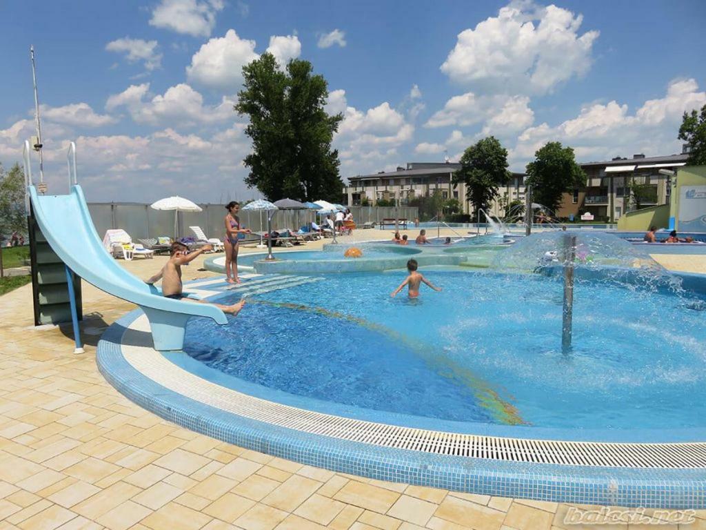 Viragos Apartman Balatonszárszó Exterior foto