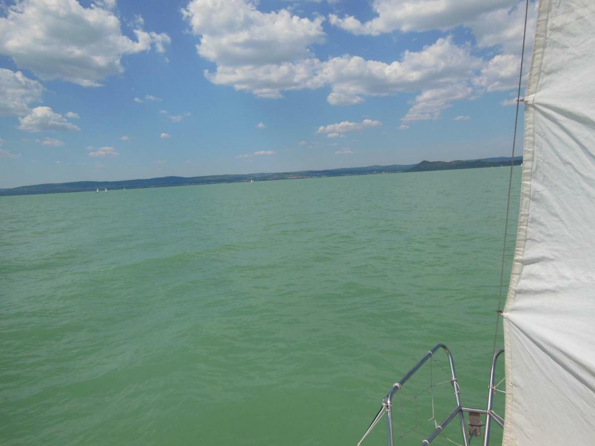 Viragos Apartman Balatonszárszó Exterior foto